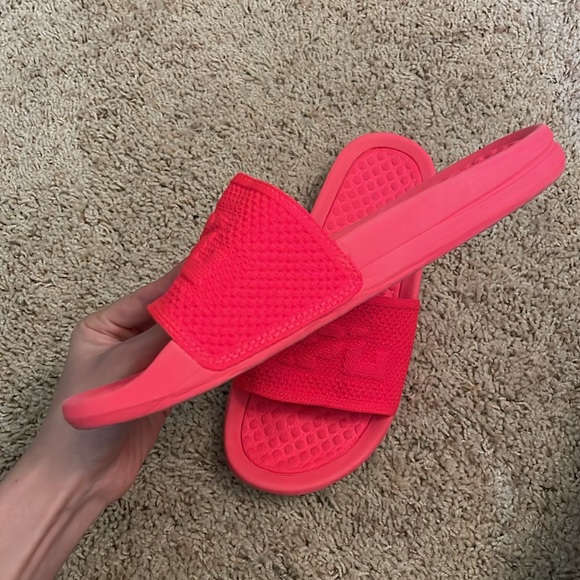 APL Women’s Techloom Pink Slides - Picture 2 of 3